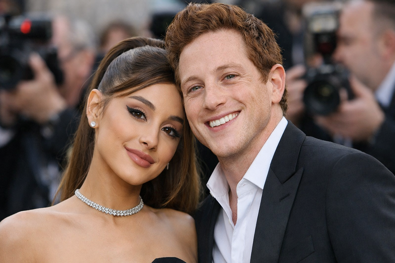 Ariana Grande Ethan Slater