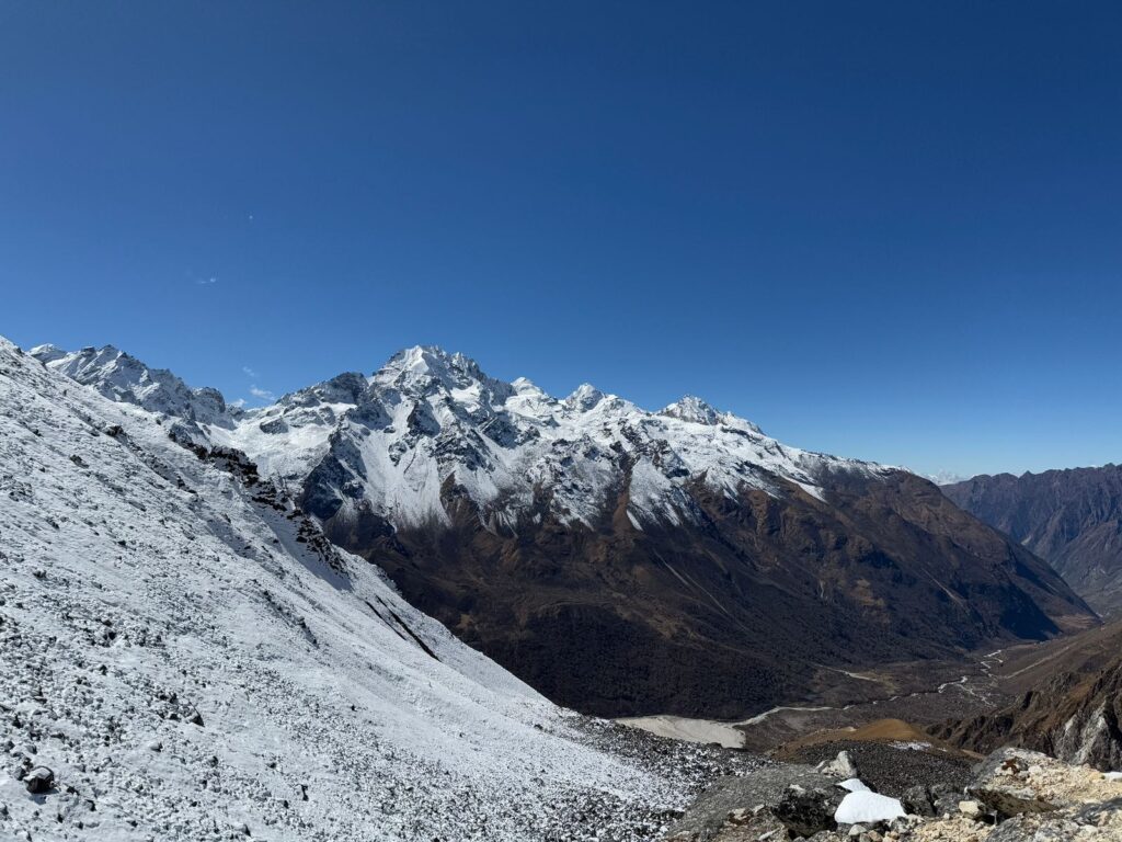 How to Coordinate a 2026 "Summit Window" Strategy for Island Peak Climbing